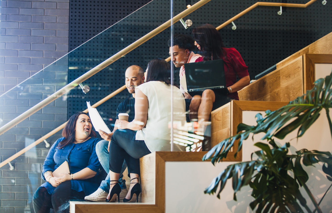 team-meeting-on-stairset