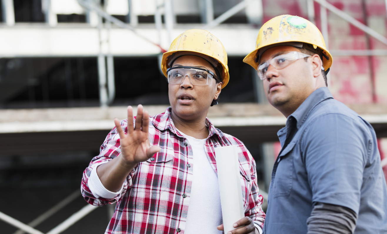 construction-workers-talking